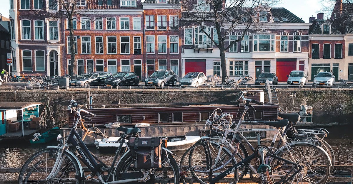 Crafting Traditions: Hands-On Dutch Pottery Classes in Utrecht