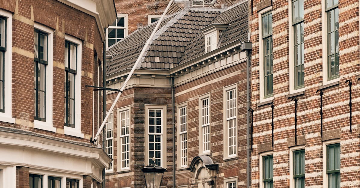 Exploring Popular Dutch Language Podcasts for Learners