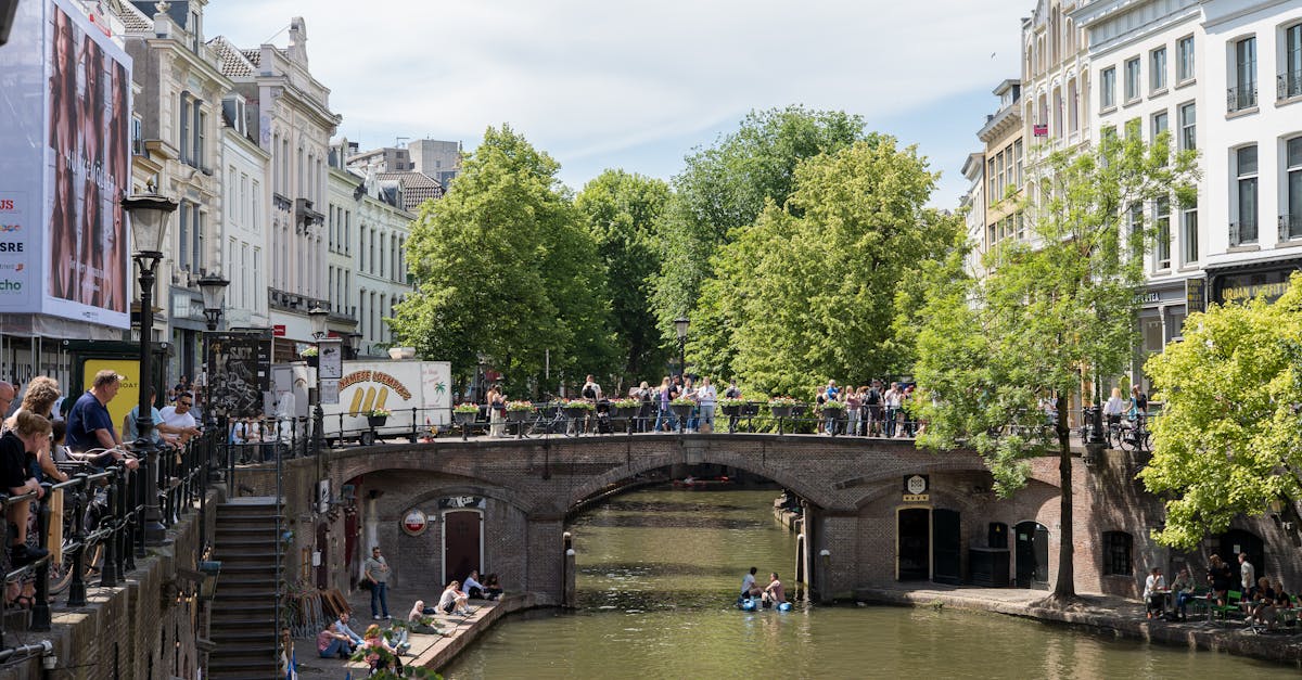 Podcasts with Cultural Insights: Learning Dutch through Audio