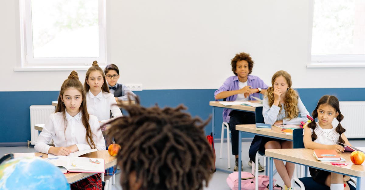 Storytelling Techniques for Teaching Dutch to Kids